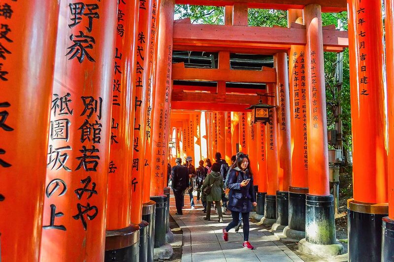 Ban ngày ở Fushimi Inari Taisha